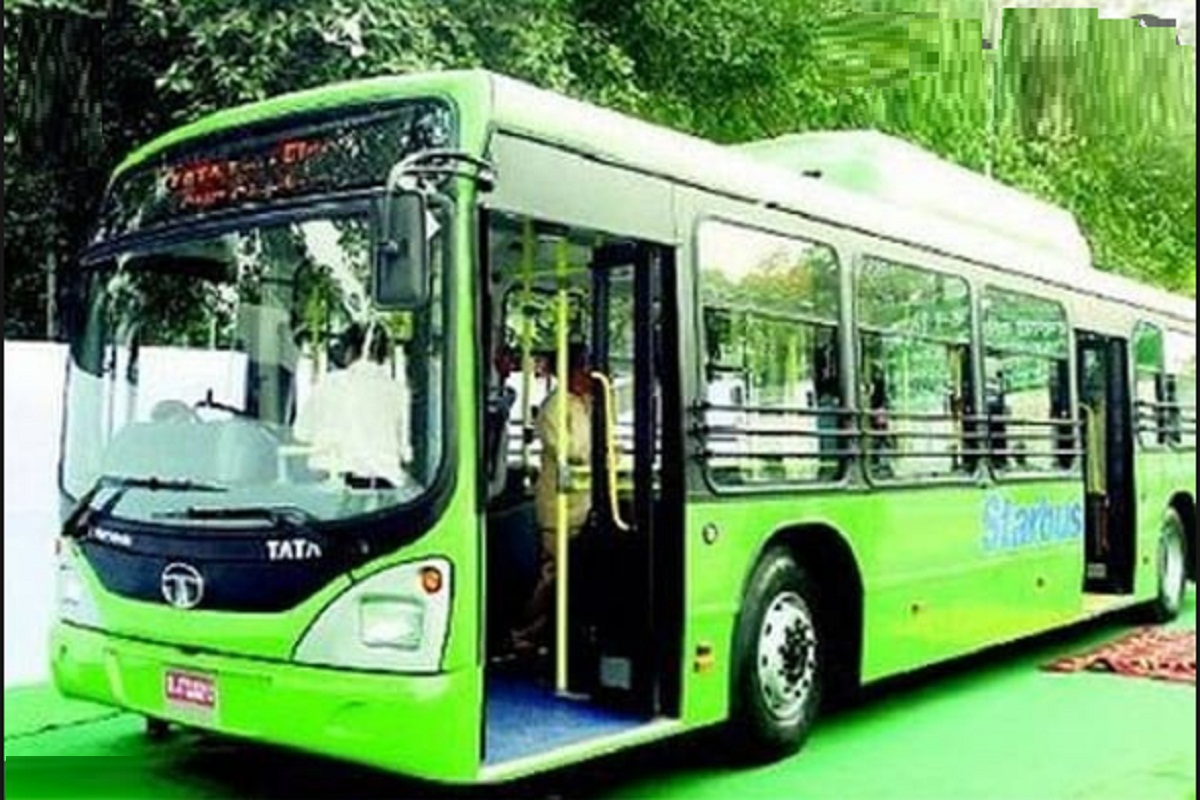 मुली झाल्या म्हणून नवऱ्यानं घराबाहेर काढलं! हिंमत न हारता लक्ष्मीनं धरलंय बसचं स्टेरिंग