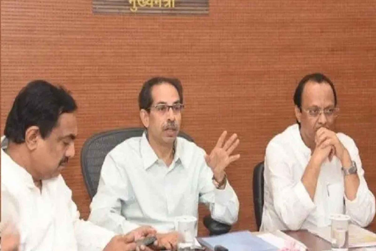 निवडणूक आयोग कोर्टात, महाराष्ट्रात महापालिका निवडणुका तात्काळ लागल्यास अडचणींचा डोंगर, मंत्रिमंडळ बैठकीत खलबतं