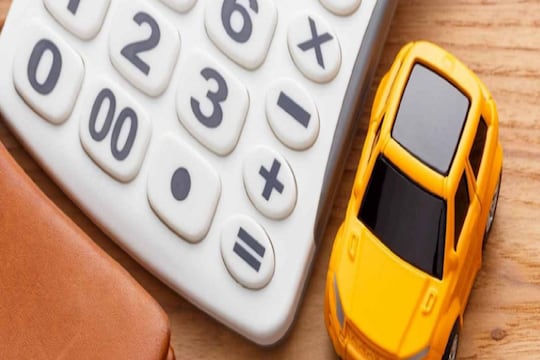 कर्ज महागल्याने ग्राहकांच्या खिशाला कात्री, Car Loan चा EMI किती वाढणार? चेक करा डिटेल्स