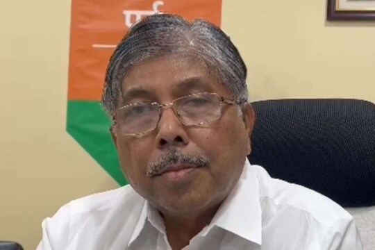 अखेर 'त्या' वक्त्यावर चंद्रकांत पाटलांकडून दिलगिरी व्यक्त, राज्य महिला आयोगाच्या अध्यक्षांना भावनिक पत्र