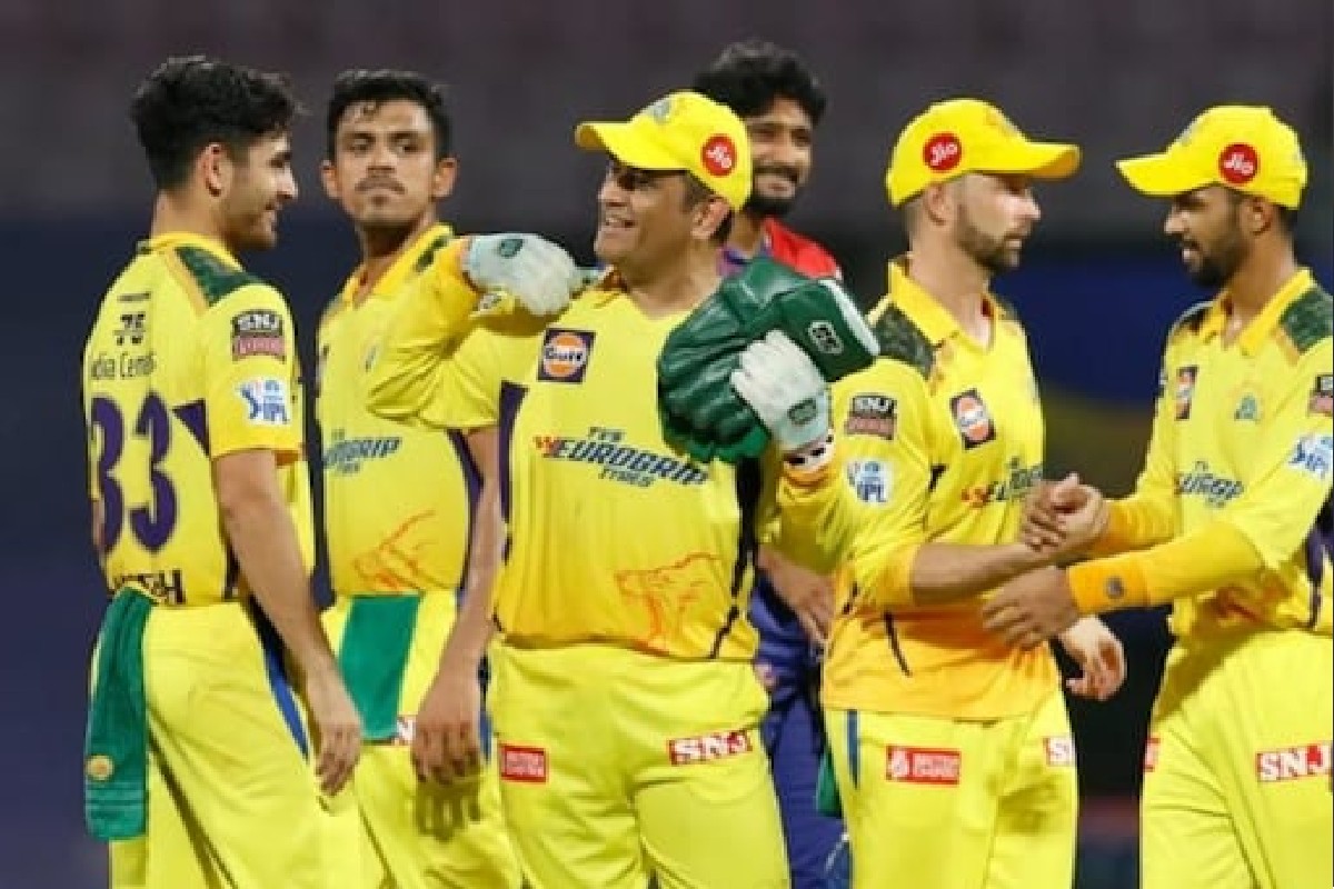 धोनीच्या सल्ल्यानं बदललं CSK खेळाडूचं आयुष्य, प्रत्येक मॅचमध्ये करतोय कमाल