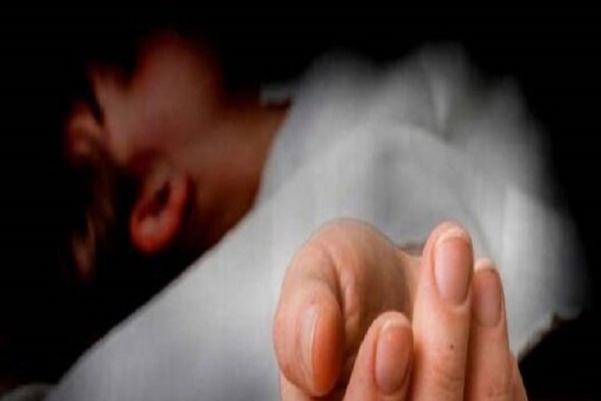 भरधाव रिक्षातून दोन विद्यार्थिनींनी घेतली उडी, एकीचा जागीच मृत्यू तर दुसरी जबर जखमी