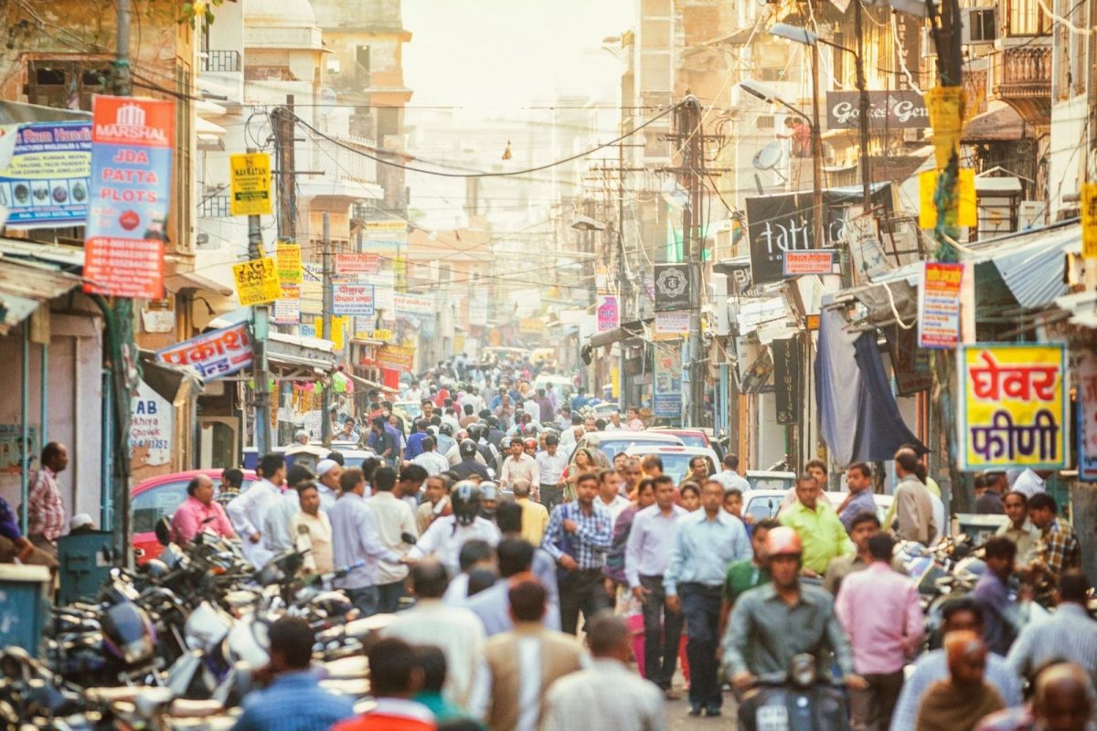 भारतात येणार कोरोनाची चौथी लाट? 'अचूक' अंदाज लावणारे IIT कानपूरचे प्राध्यापक म्हणतात..