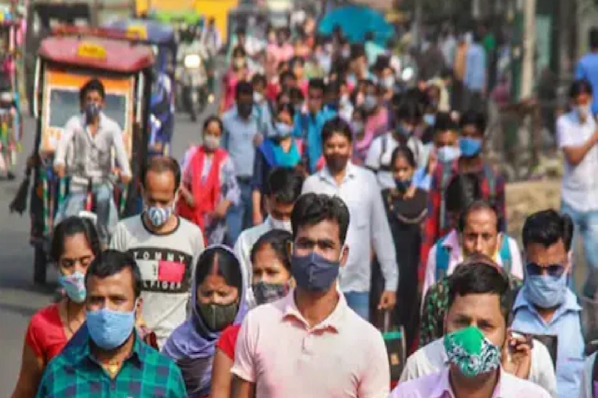 Coronavirus : मुंबईपाठोपाठ पुणे कोरोनाच्या विळख्यात! रोजची संख्या 200 वर गेली तरी पुणेकर अनभिज्ञ?