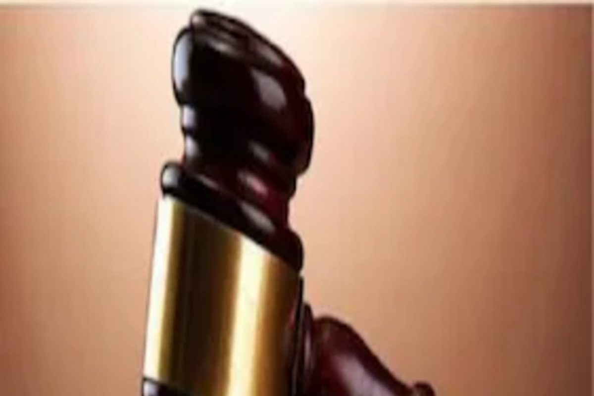 12 वर्षांच्या मुलीवर बलात्कार करणाऱ्याला शिक्षा, शाळेच्या मुख्याध्यापक ढसाढसा रडला कोर्टात