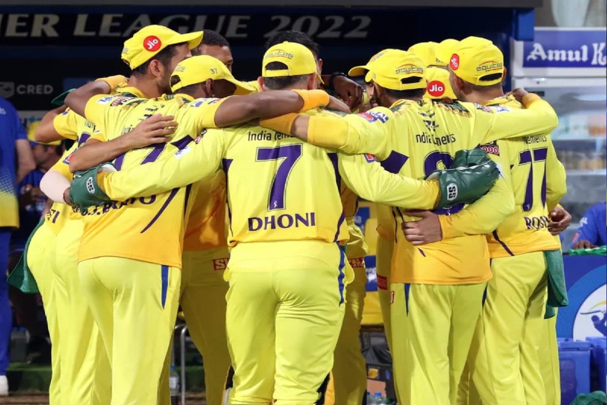 IPL 2022 : CSK चा तरूण खेळाडू बनला 'पॉवर प्ले' किंग, मोहम्मद शमीलाही टाकलं मागं