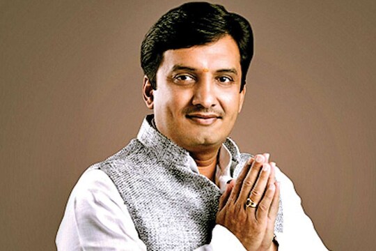 कोल्हापूरमधून धनंजय महाडिक (dhananjay mahadik) यांना उमेदवारी जाहीर झाली आहे.  