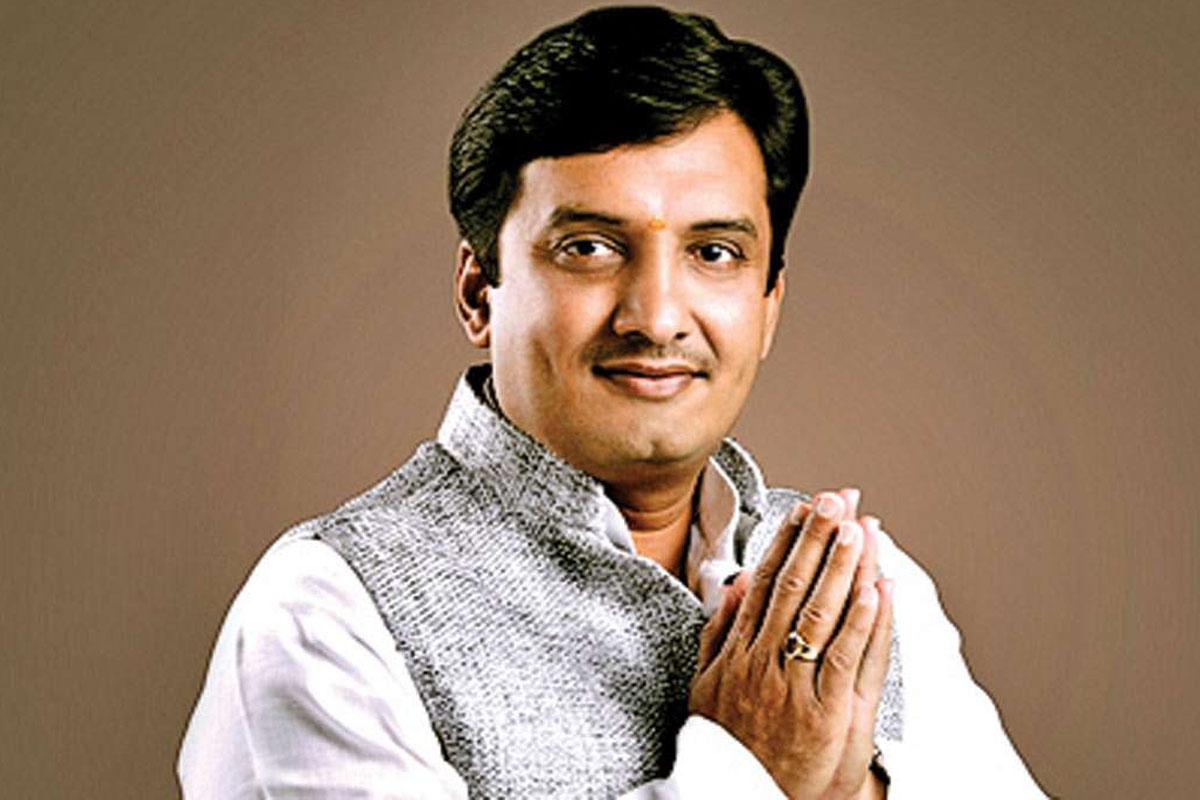 कोल्हापूरमधून धनंजय महाडिक (dhananjay mahadik) यांना उमेदवारी जाहीर झाली आहे.