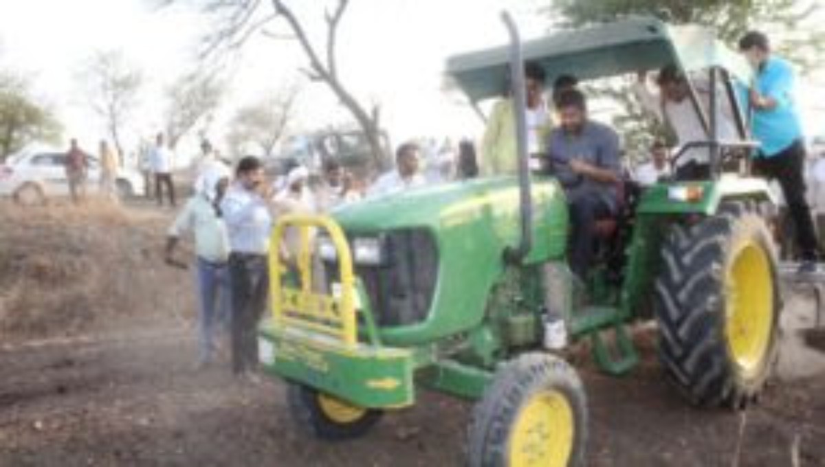 Farmers scheme : 'माझे कुटुंब माझी जबाबदारी'नंतर ठाकरे सरकारची शेतकऱ्यांसाठी ‘ट्रॅक्टर आमचा डिझेल तुमचे’ योजना जाणून घ्या फायदे