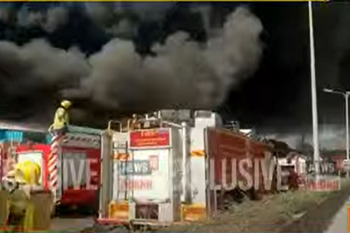 Navi Mumbai Pavane MIDC Fire : नवी मुंबईत पावणे MIDC मध्ये आग, आठ कंपन्यांमध्ये धग, भीषण अग्नितांडव