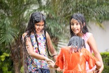 पावसाळ्याचा आनंद लुटायचाय? 'या' गोष्टींची तयारी करा अन्यथा होईल डोक्याला ताप पावसाळ्याचा आनंद लुटायचाय? 'या' गोष्टींची तयारी करा अन्यथा होईल डोक्याला ताप