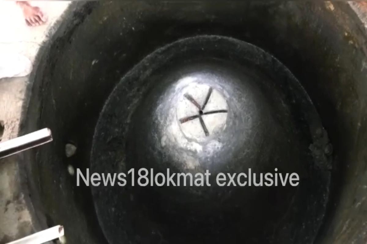 वाराणसीमधील ज्ञानवापी मशिदीमध्ये (Gyanvapi Mosque) शिवलिंग सापडल्याचा दावा करण्यात आला होता.