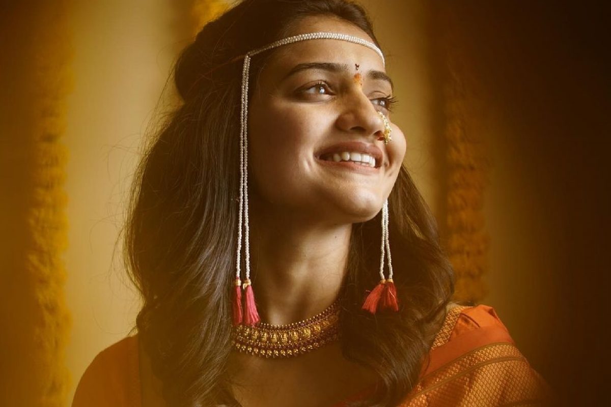 लग्नानंतर कामावर रूजू होताच हृताने शेअर केले 'ते' दोन फोटो, काय आहे यात खास?