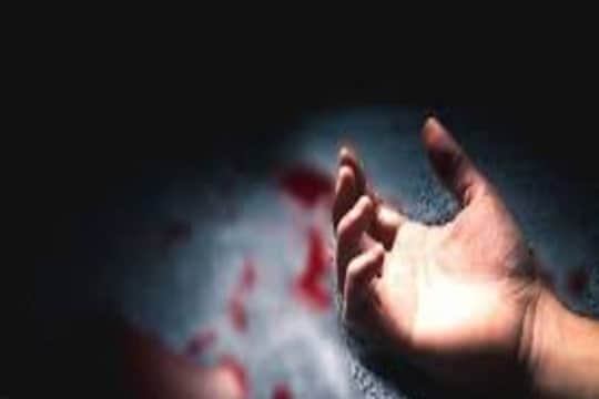 अनैतिक संबंधावरुन संशय, पत्नीने केले पतीच्या गुप्तांगावर वार; डोक्यात दगड घातून पतीला संपविले