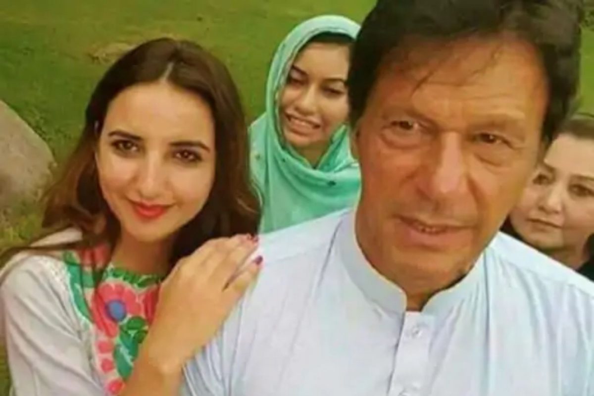 पाकिस्तानच्या माजी पंतप्रधानांचे व्हिडीओ होणार लीक; 3 तर अत्यंत आक्षेपार्ह