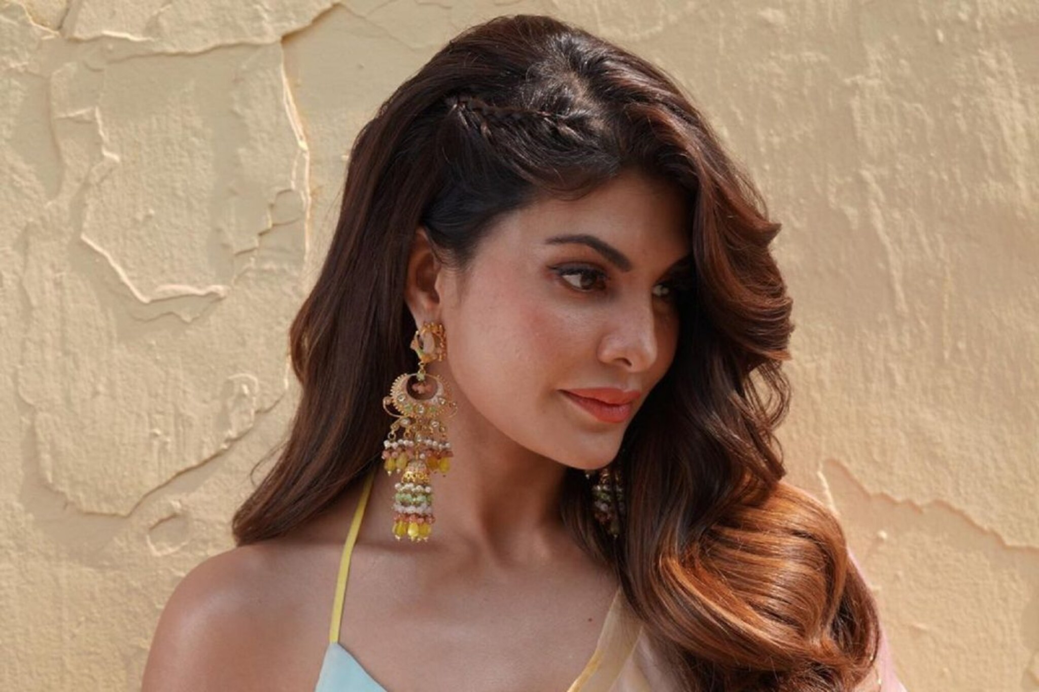 जॅकलिन फर्नांडिसची दिल्ली कोर्टात धाव; परदेशात जाण्यासाठी मागितली परवानगी