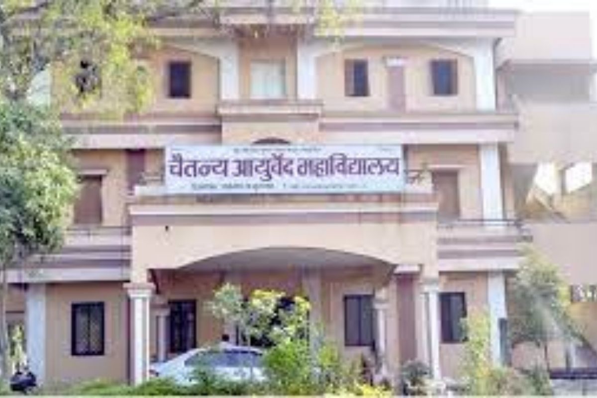 चैतन्य आयुर्वेद महाविद्यालय जळगाव