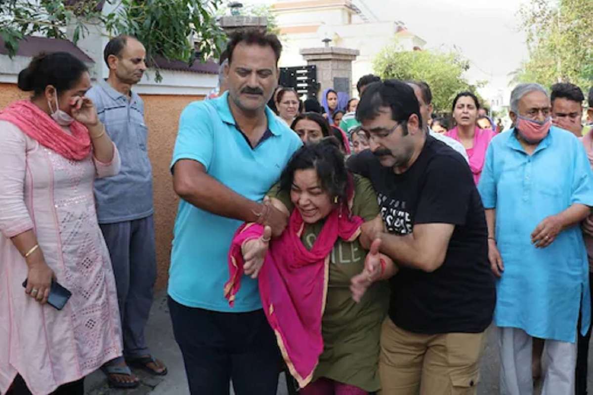 दहशतवाद्यांकडून तरुणाची निर्घृण हत्या, काश्मिरी पंडितांचा छळ कधी संपेल? कुटुंबियांचा आक्रोश