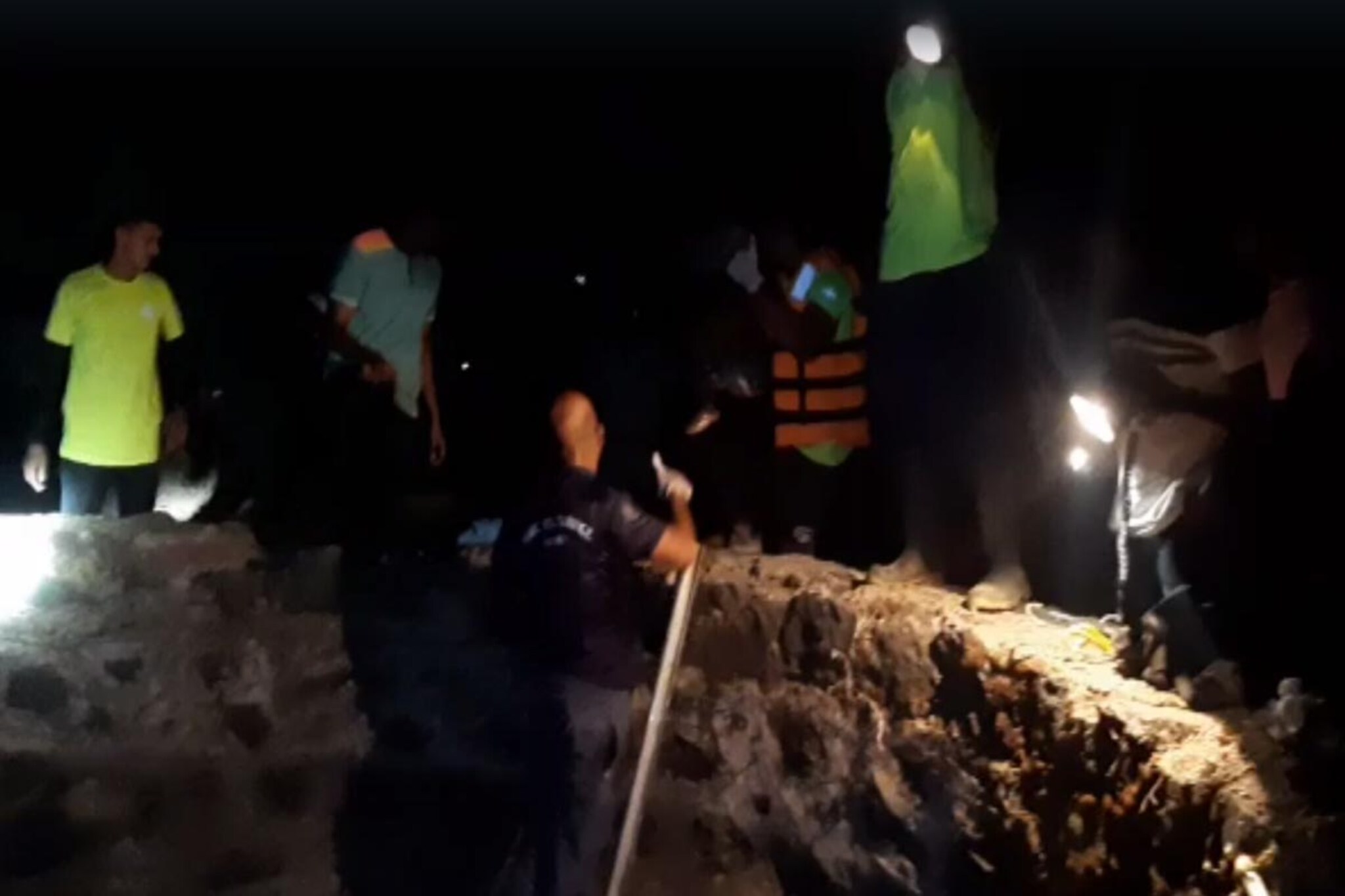 आईने 6 मुलांना दिले विहिरीत फेकून, पाण्यात तडफडून सर्वांचा दुर्दैवी मृत्यू