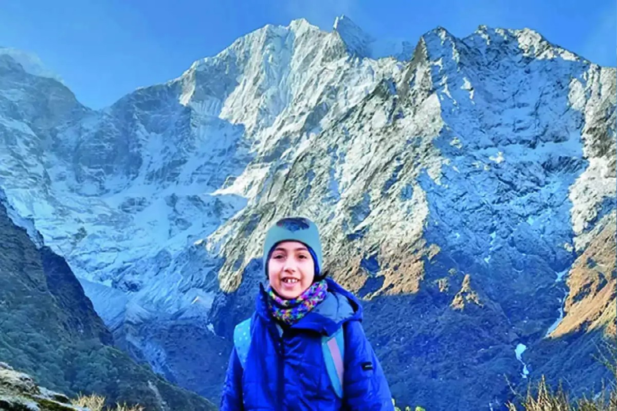 मुंबईच्या मुलीनं रचला इतिहास, वयाच्या 10 व्या वर्षीच सर केला एव्हरेस्टचा बेस कॅम्प