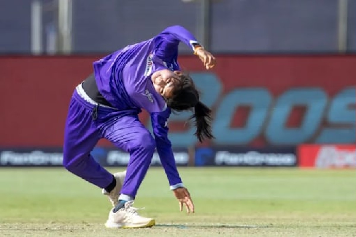 Women's T20 Challenge : नाशिकच्या मायाची विचित्र बॉलिंग अॅक्शन Viral, फॅन्सना आठवला पॉल अॅडम्स