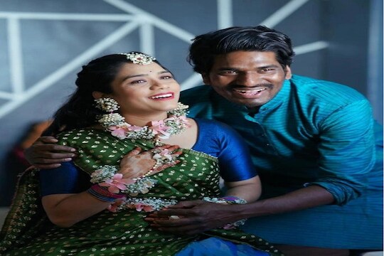 आई झालेल्या मिनाक्षी राठोडचं नवऱ्यानं केलं तोंडभरुन कौतुक, लेकी विषयी सांगताना झाला भावूक  

