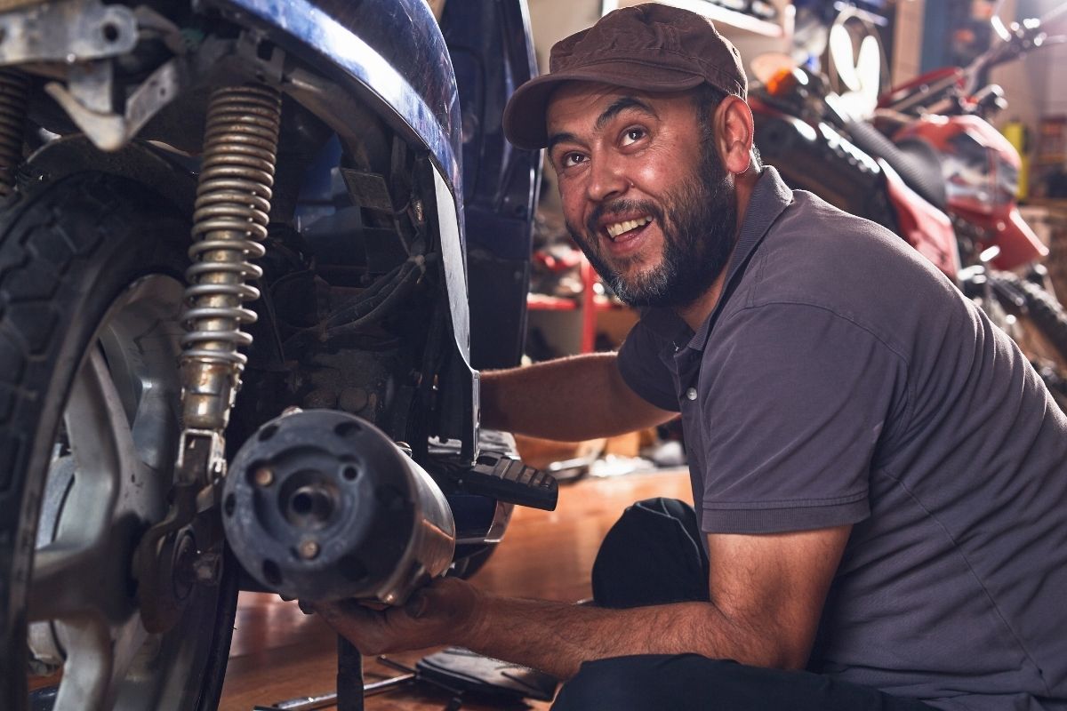 बाईक झटके मारुन बंद पडली तर या पार्टमध्ये झाला असेल बिघाड, चालू करण्याचा उपाय वाचा