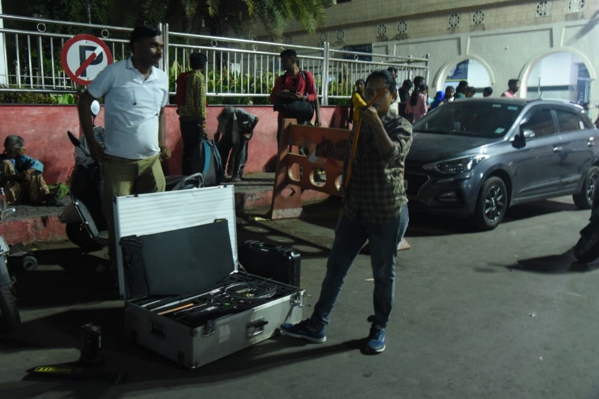 नागपूर रेल्वे स्थानकावर आज रात्री अचानक एक बेवारस लोखंडी पेटी आढळून आली.