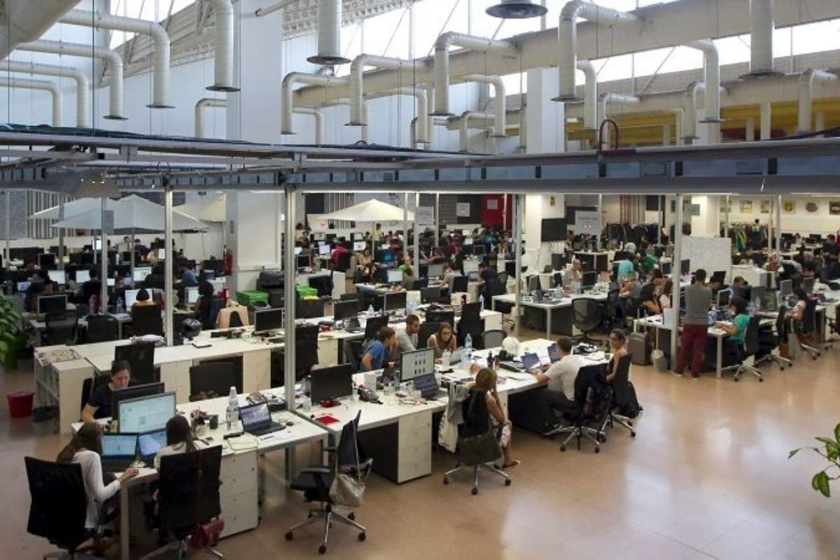 चार दिवसांचा आठवडा लागू होण्याची चिन्हं