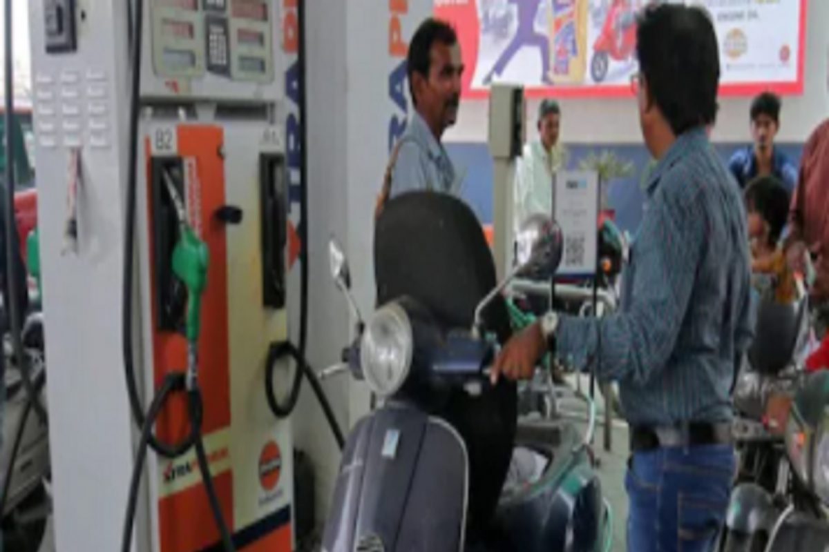 Petrol Diesel Prices : क्रूड ऑइल 110 डॉलर पार, जाणून घ्या तुमच्या शहरातील आजचा भाव