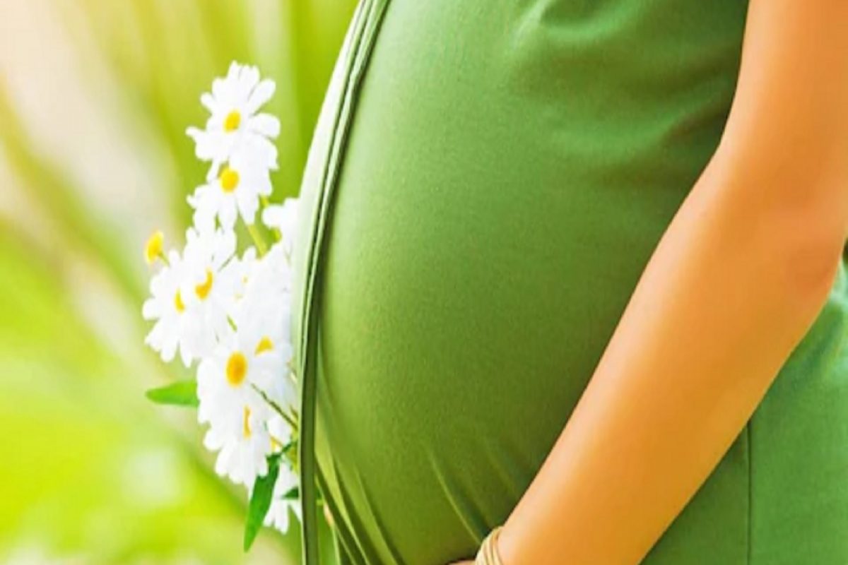 लग्नाच्या वयाची तर खूप चर्चा होते, परंतू आई होण्याचं योग्य वय काय?