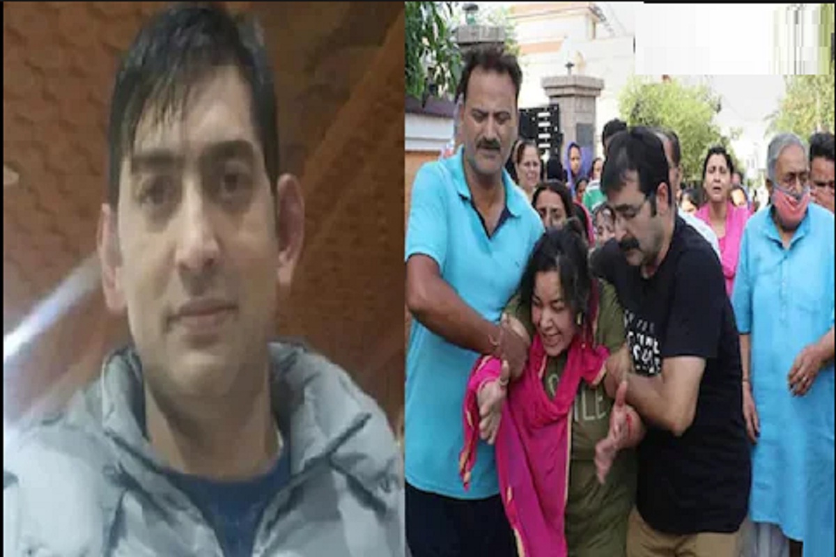 राहुल भट यांच्या हत्येच्या निषेधार्थ 350 काश्मिरी पंडितांचे सामूहिक राजीनामे