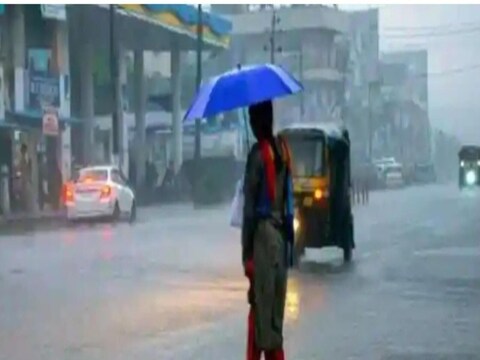 सध्या देशात उन्हाचा तडाखा बसत आहे. (Temperature in India) उन्हामुळे नागरिकांचे प्रचंड हाल होत आहे. अशा आता एक आनंदाची बातमी समोर आली आहे. ती म्हणजे यावर्षी आता मान्सून (Monsoon) हा भारतात 10 दिवस आधीच दाखल होणार आहे. 
