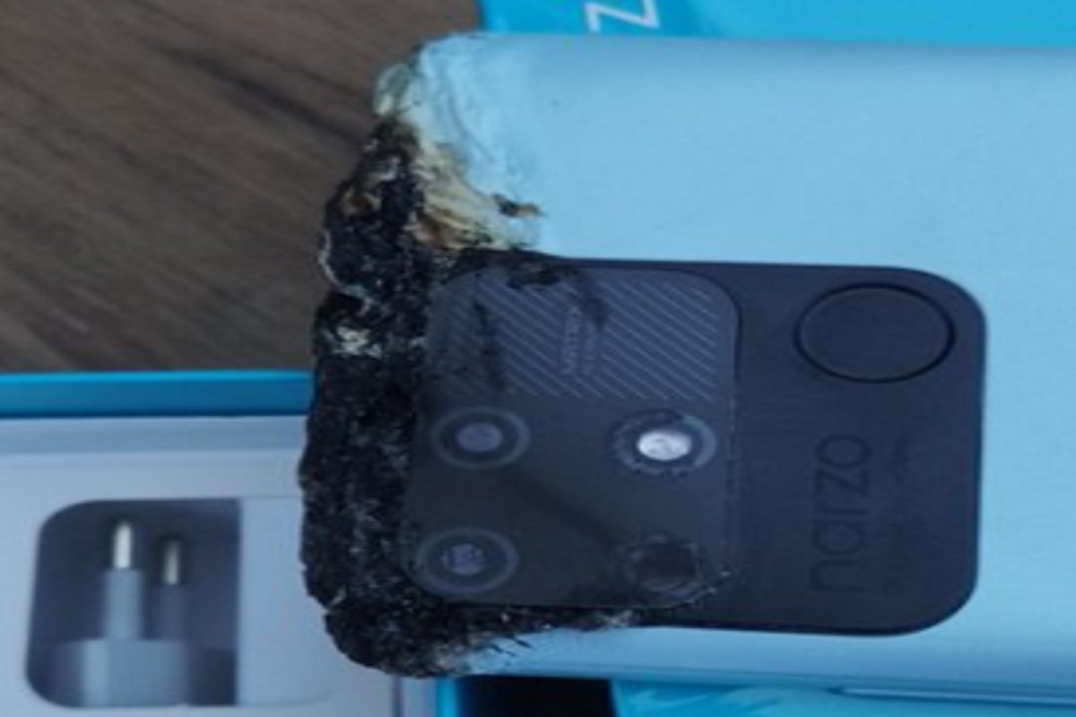 बॅगमध्येच झाला Realme Smartphone चा ब्लास्ट, फोटो पाहून कंपनीने दिलं असं उत्तर