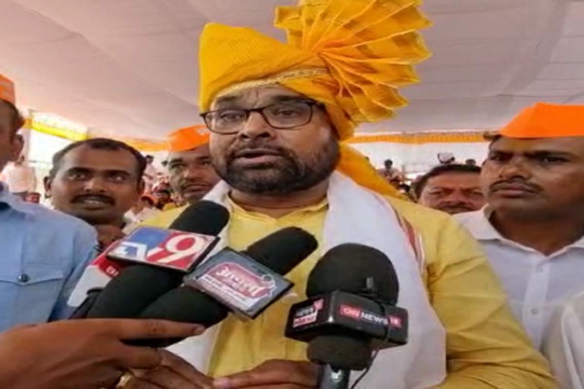 'शेजाऱ्याच्या घरात जरी पाळणा हलला तरी पेढे वाटायचे', सदाभाऊंची राष्ट्रवादीवर खोचक टीका