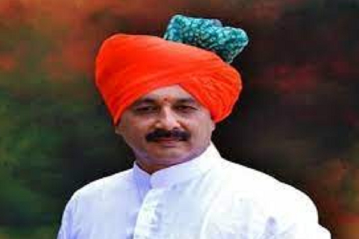 मराठा आरक्षणासाठी संभाजीराजे आक्रमक झाले असून स्वराज्य संघटना स्थापन केली आहे.