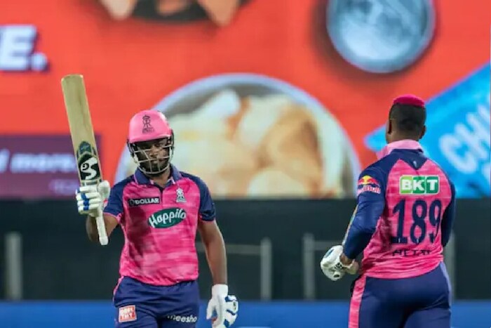 संजू सॅमसनच्या (Sanju Samson) कॅप्टनसीमध्ये राजस्थान रॉयल्सनं दमदार कामगिरी केली असून पॉईंट टेबलमध्ये दुसरा क्रमांक पटकावला आहे. संजूनं 14 सामन्यात 29 च्या सरासरीनं 374 रन केले असून त्याचा स्ट्राईक रेट 147 आहे. 