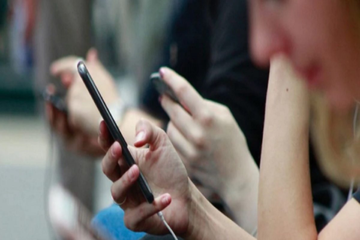 आत्महत्येसाठी कारणीभूत ठरतोय Smartphone? रिसर्चमधून धक्कादायक खुलासा