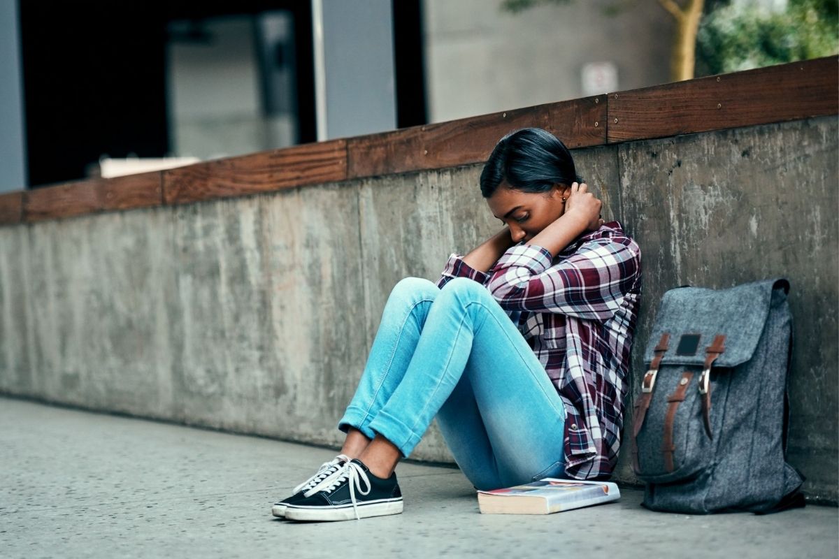 सावधान! पालकांनो, तुमच्या मुलांमध्येही अशी लक्षणं दिसताहेत का? असू शकतात डिप्रेशनचं कारण; व्हा सावध
