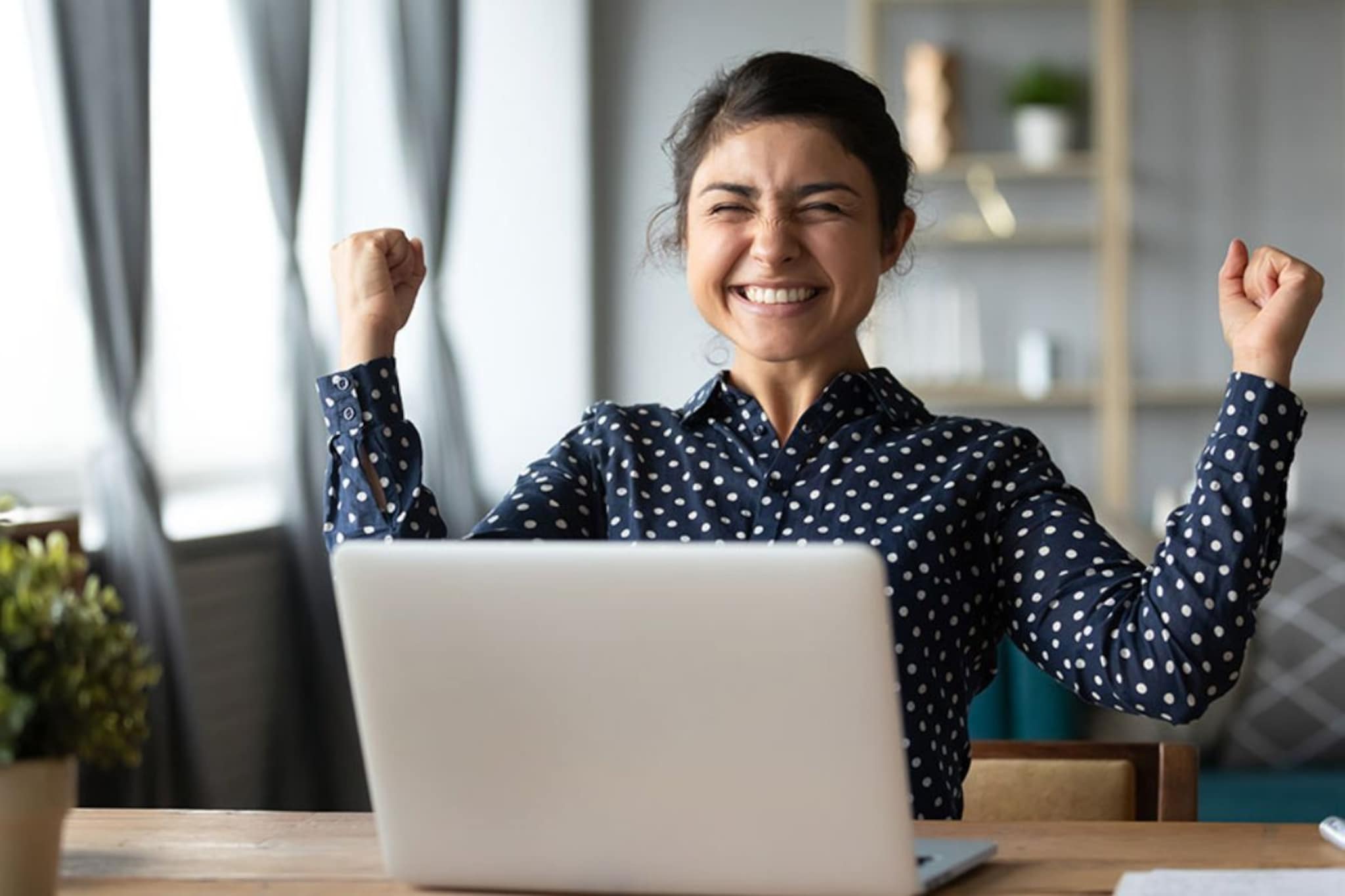 लाखो रुपये कमवण्यासाठी डिग्रीची गरजच नाही; 'या' क्षेत्रात काम करा व्हाल मालामाल