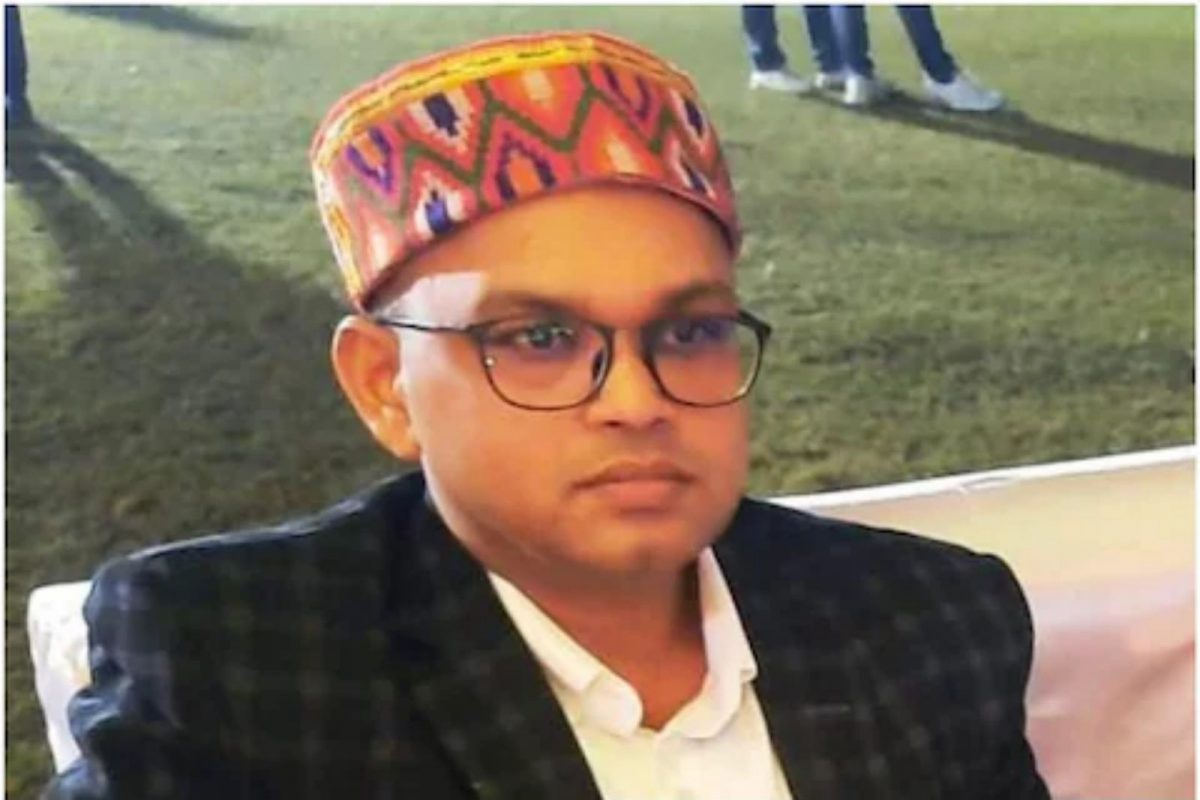 डॉक्टरची आत्महत्या; आधी व्हॉट्सअॅपवर स्टाफला केला मेसेज, म्हणाला....