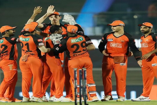 IPL 2022 : विराट, रोहितच नाही तर आणखी एक चॅम्पियन ठरतोय फ्लॉप, 14 कोटी पाण्यात