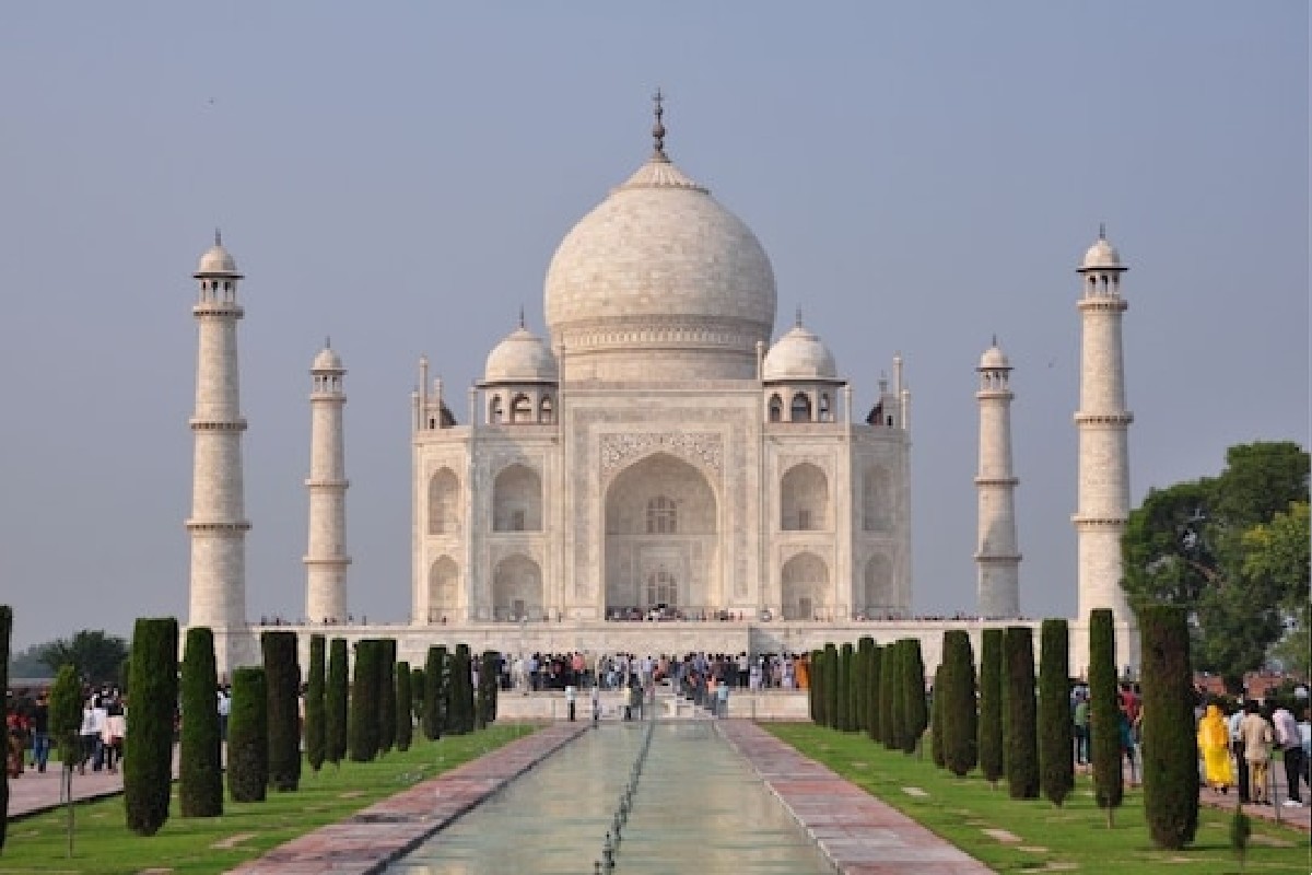 ताजमहालाविषयी आधी अभ्यास करा; 22 खोल्यांप्रकरणी उच्च न्यायालयानं याचिकाकर्त्याला फटकारलं