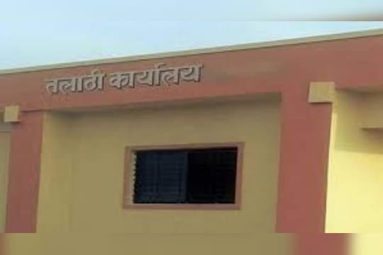 talathi : गावचा महसूल गोळा करणाऱ्या तलाठ्यांना शासनाकडून दिलेले अधिकार माहिती आहेत का?