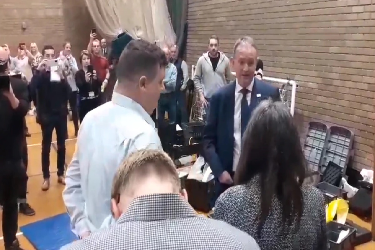 निवडणुकीत दोन नेत्यांना समसमान मतं, मग असा लावला विजयी उमेदवाराचा निकाल