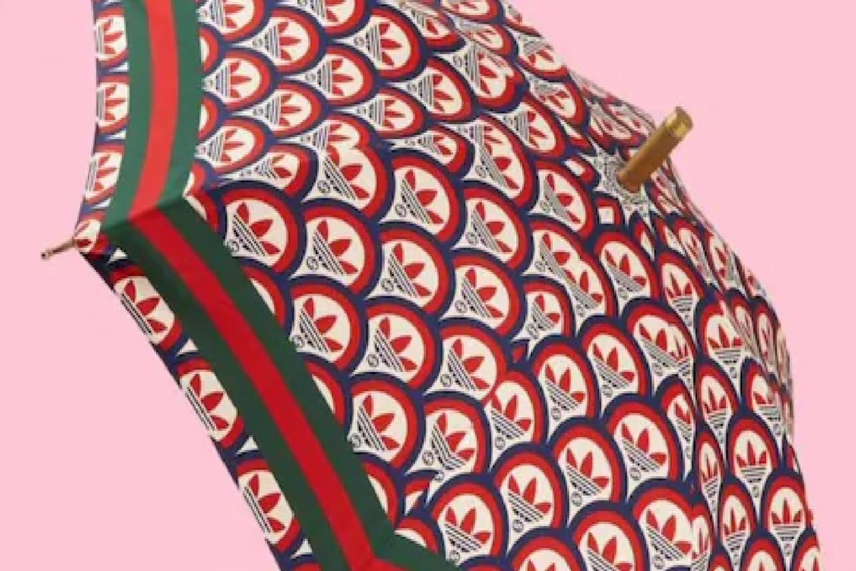 छत्री आहे पण वॉटरप्रुफ नाही; Monsoon मध्ये काहीच कामाची नाही तरी आहे तब्बल सव्वा लाखाची