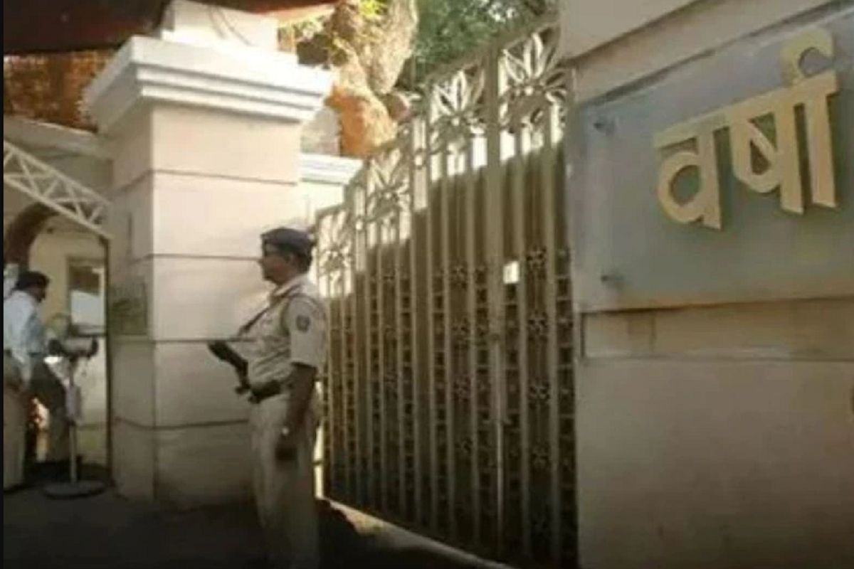 EXCLUSIVE: महाविकास आघाडीची 'वर्षा'वर बैठक, 'सह्याद्री'वर नेत्यांची वर्दळ, मुंबईत राजकीय घडामोडींना प्रचंड वेग