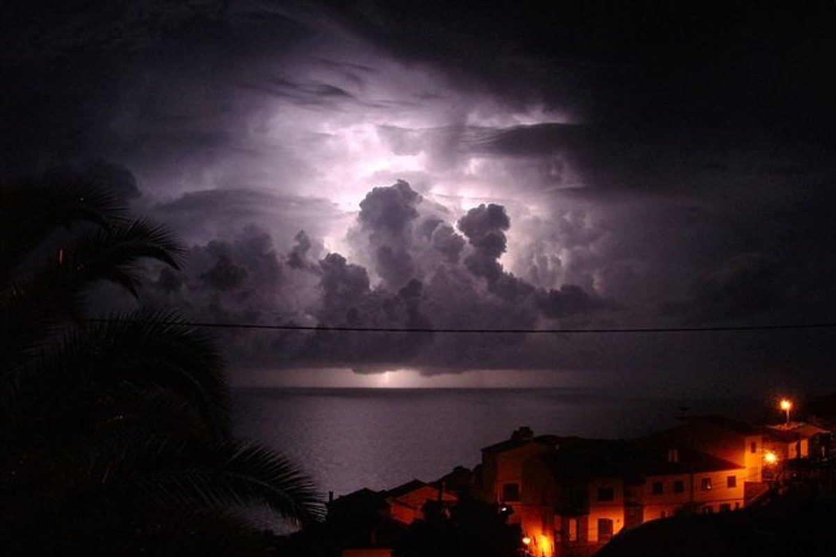 Weather update : राज्यातील 12 जिल्ह्याना IMD कडून alert, पुणे, कोल्हापूरमध्ये वादळी वाऱ्यासह जोरदार पावसाची शक्यता