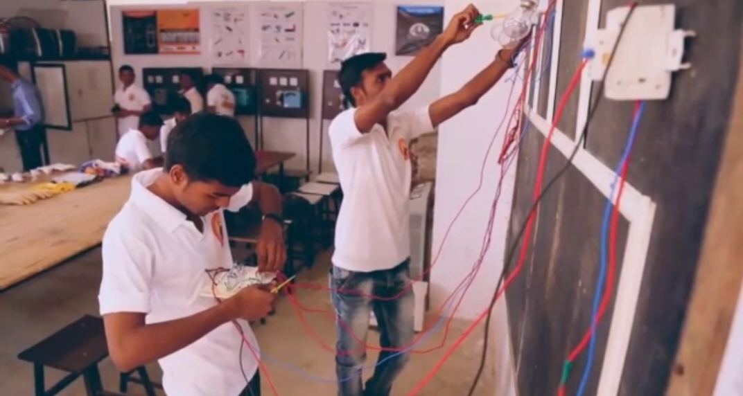 विवेकानंद इन्स्टिट्युट कडून इलेक्ट्रिशियनचे मिळणार मोफत प्रशिक्षण...