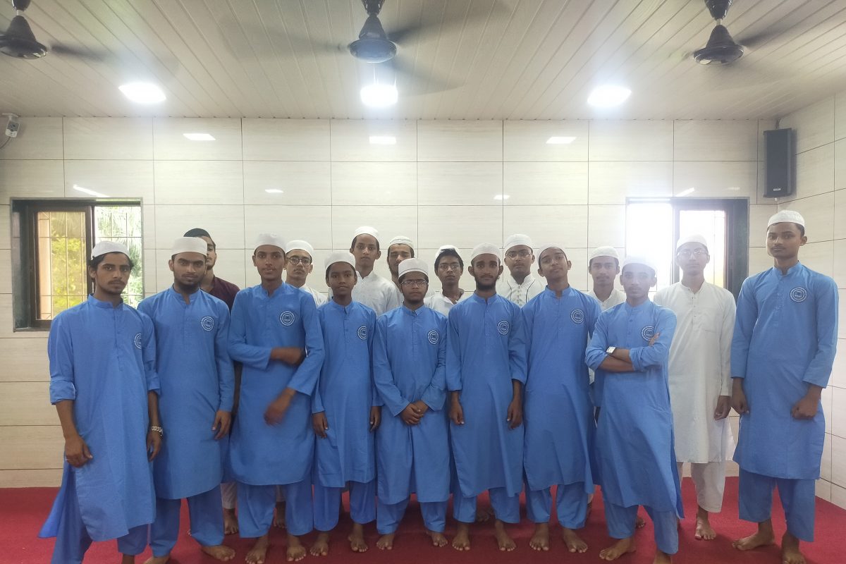 दहावीच्या परीक्षेत पास झालेले मदारशातील 22 हाफिज